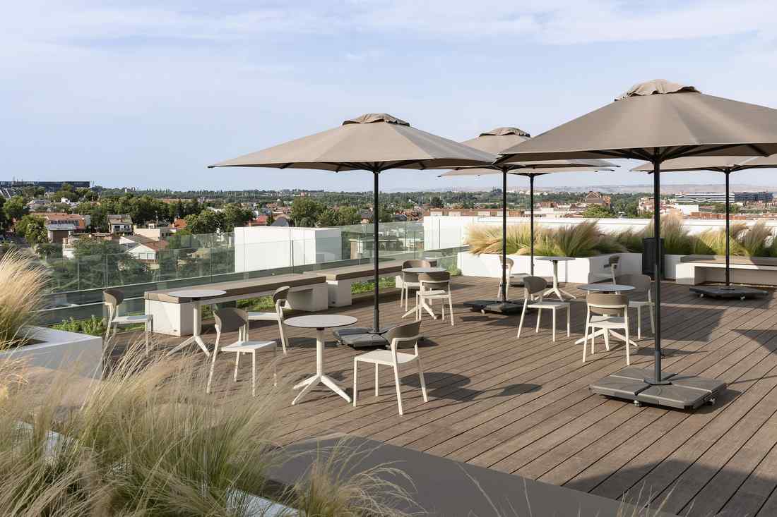 Rooftop Madrid — taupe